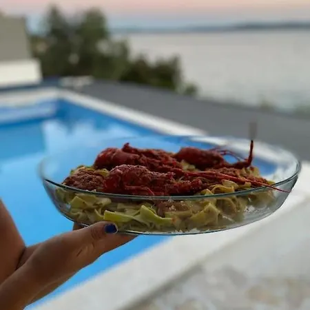 Beachfront With Pool - Myway *