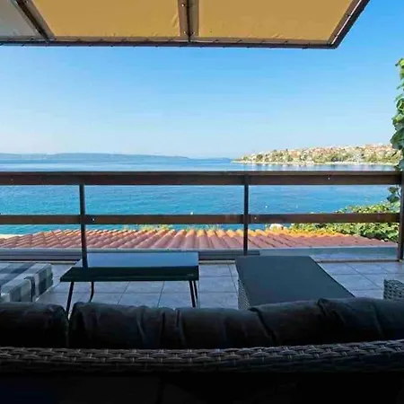 Villa Beachfront With Pool - Myway