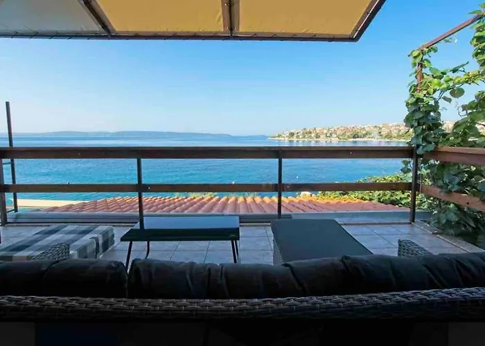 Villa Beachfront With Pool - Myway