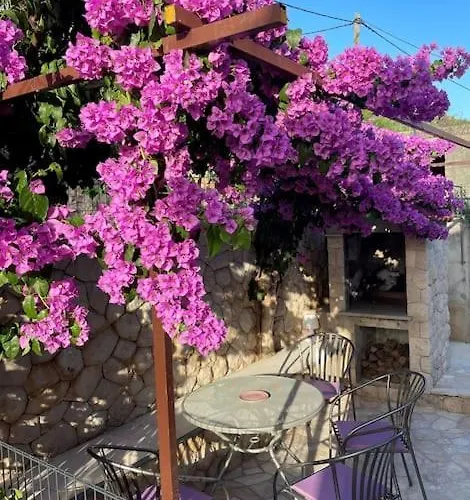 Villa Beachfront With Pool - Myway Trogir