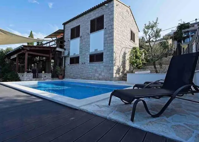 빌라 Beachfront With Pool - Myway