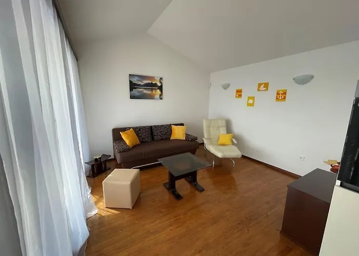 Beachfront With Pool - Myway