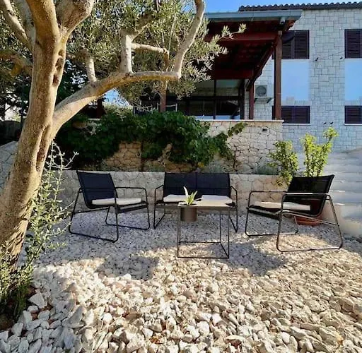 Beachfront With Pool - Myway *