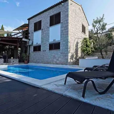 Villa Beachfront With Pool - Myway