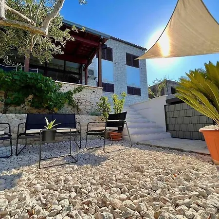 Villa Beachfront With Pool - Myway